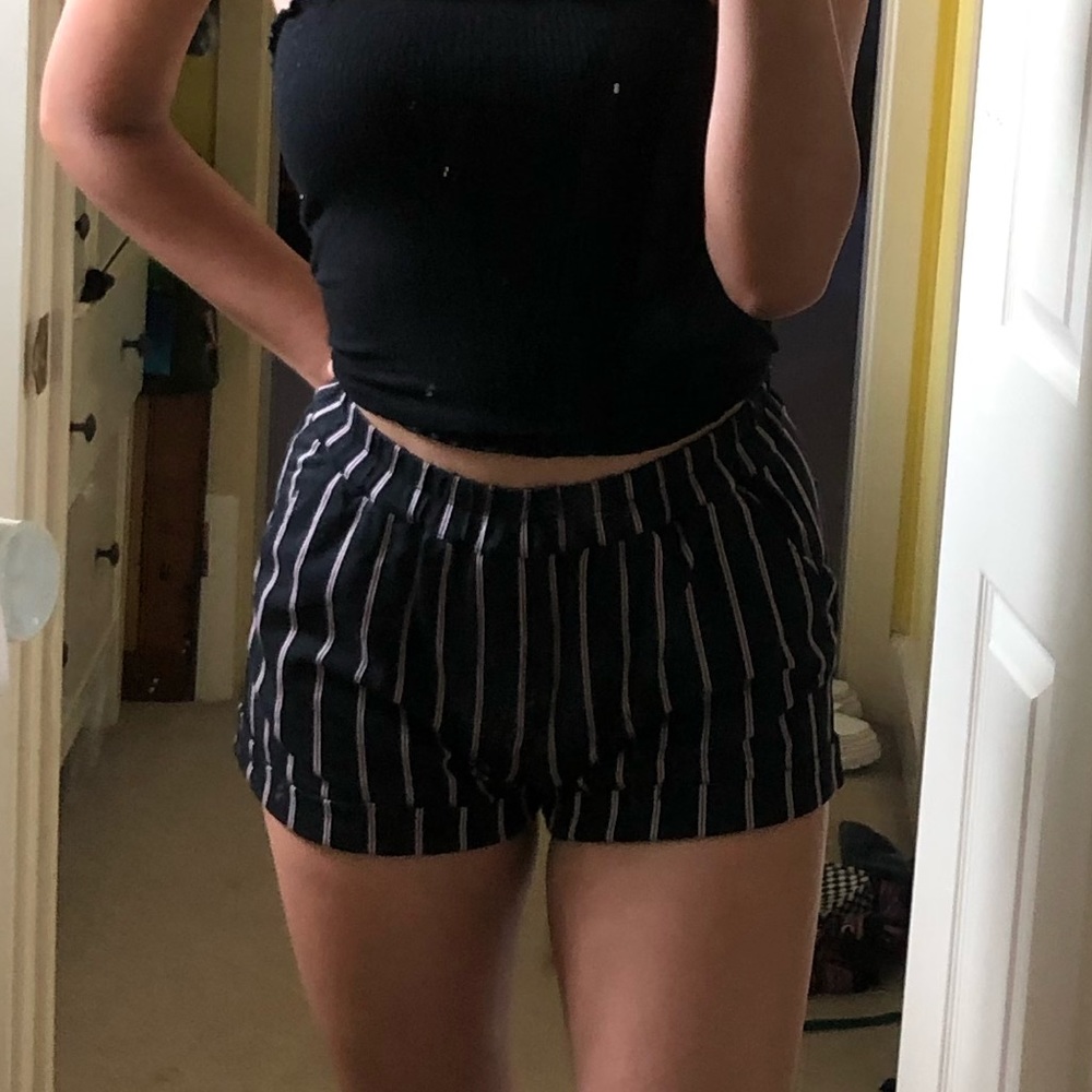 PIN STRIPE SHORTS